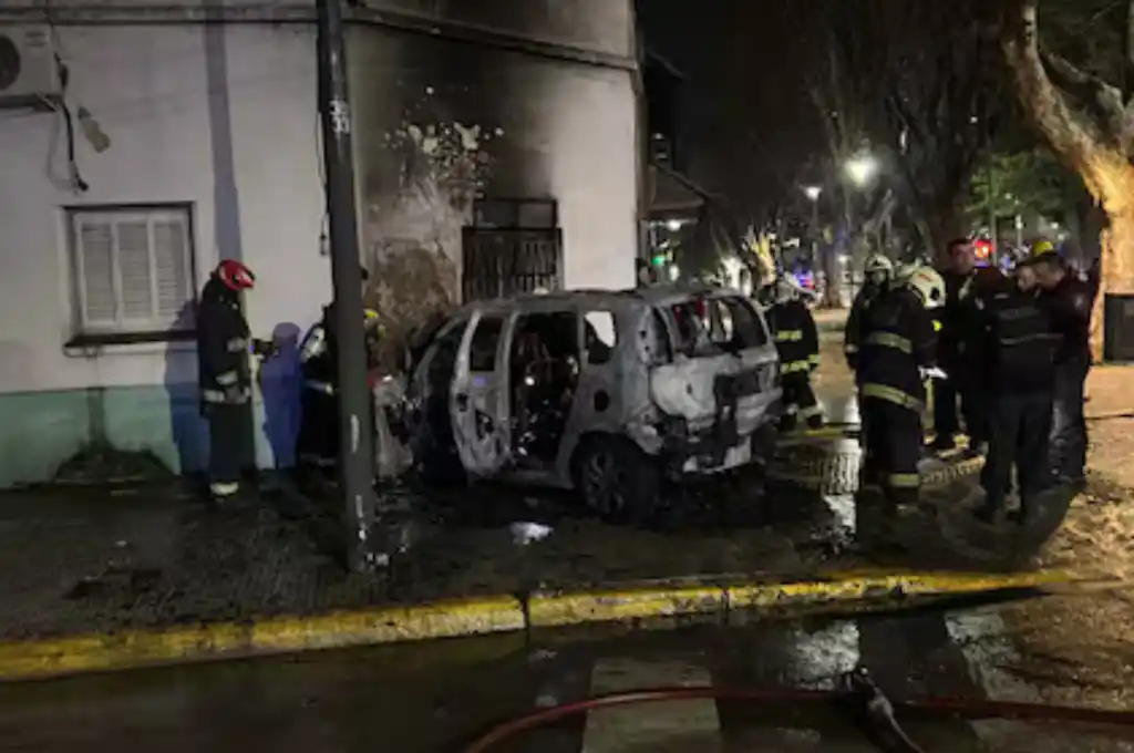 Robo, persecución, choque e incendio