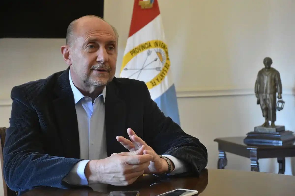 Perotti no duda en la necesidad de trabajar en forma estratégica en el tránsito de barcazas desde el Puerto de Santa Fe hacia el norte.