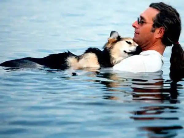 Falleció Schoep, protagonista de la foto más conmovedora de Facebook