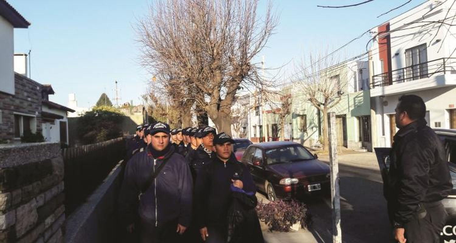 Policía local entrena y estudia