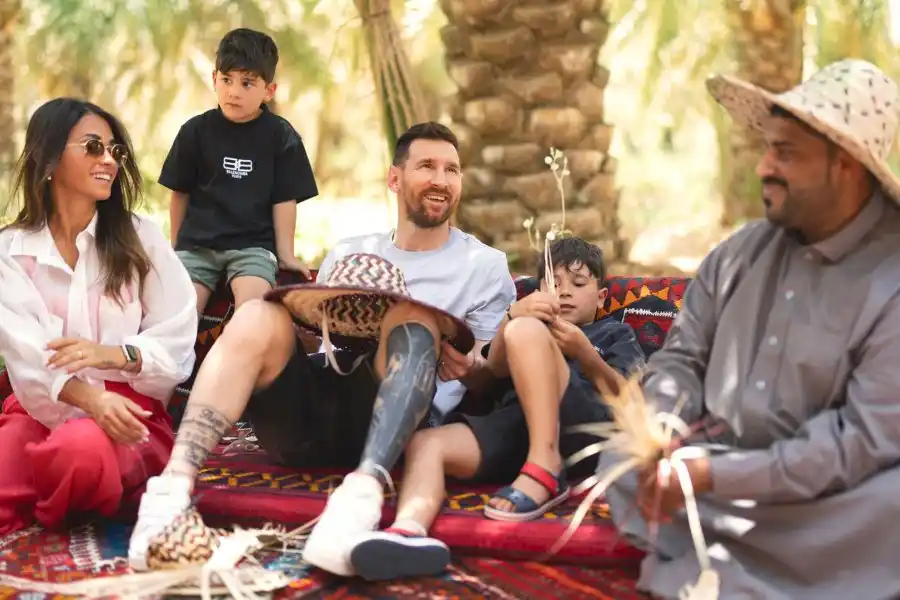 Una de las fotos tomadas a Messi y su familia en territorio saudí