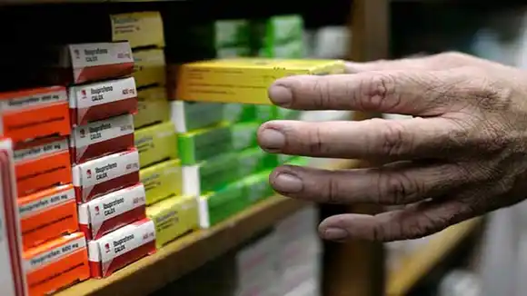 FARMACEUTAS ALERTAN sobre el peligro de comprar medicamentos en línea o en bodegones