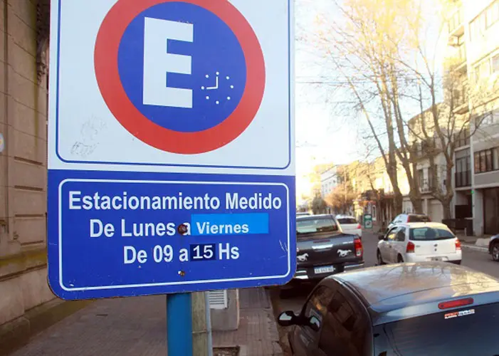 La hora del estacionamiento medido costará 50 pesos
