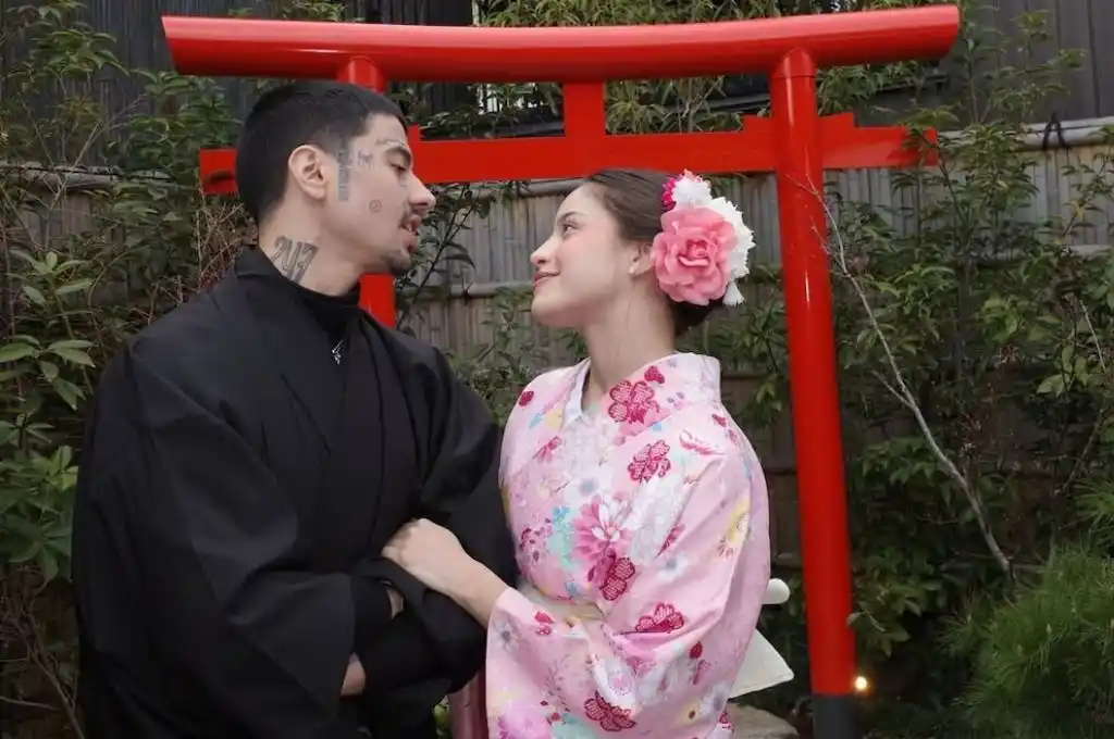 Duki junto a Emilia Mernes