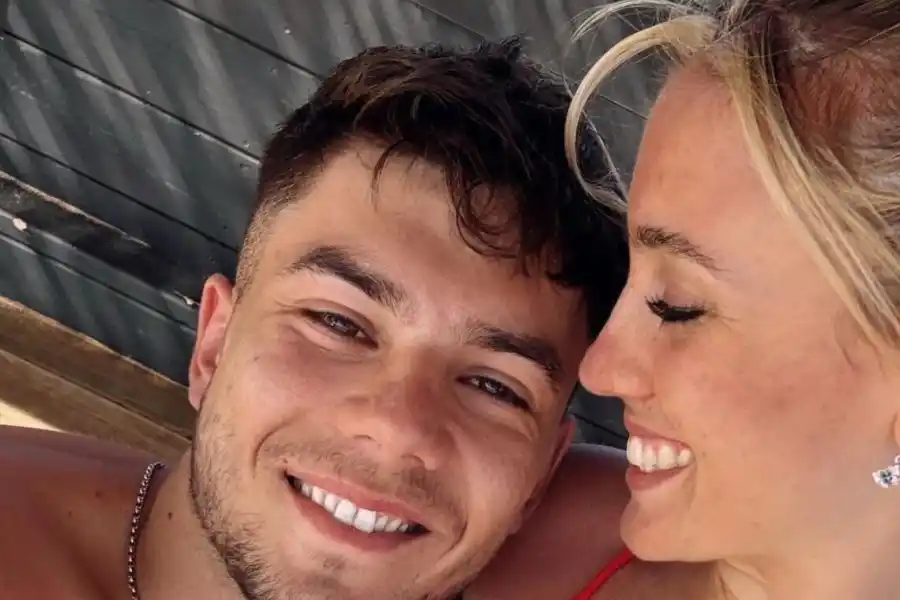 Romance confirmado: el saludo de Blondel a Morena Beltrán con dedicatoria