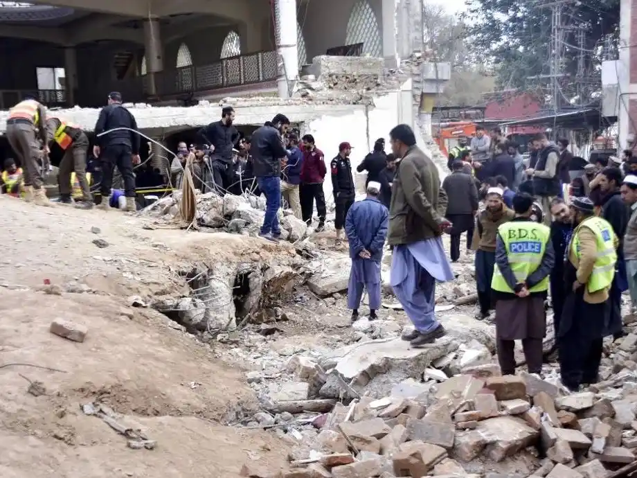 Trágica explosión en una mezquita en Pakistán dejó un saldo de 31 fallecidos