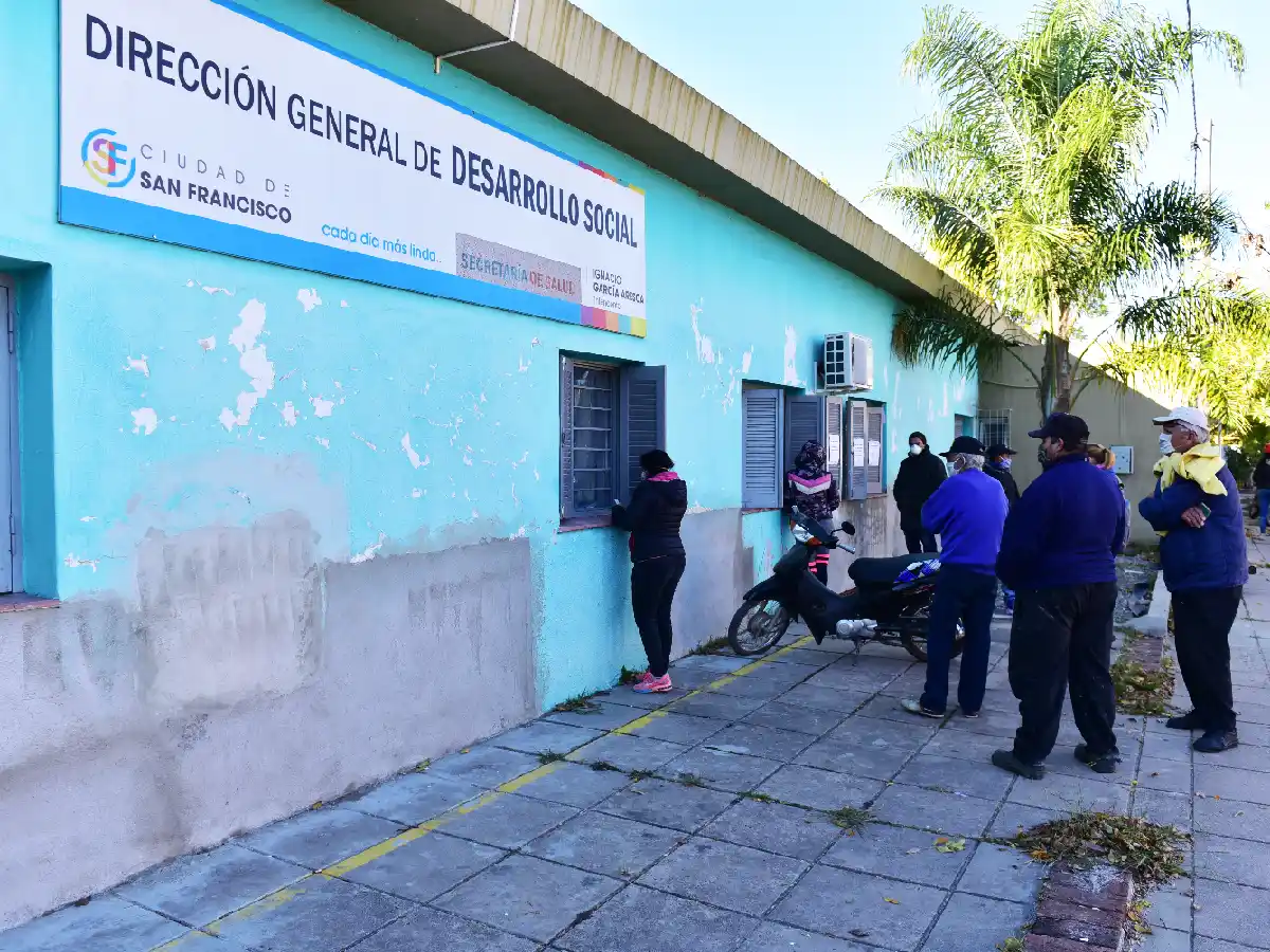 Más  familias de “clase media” piden ayuda social   