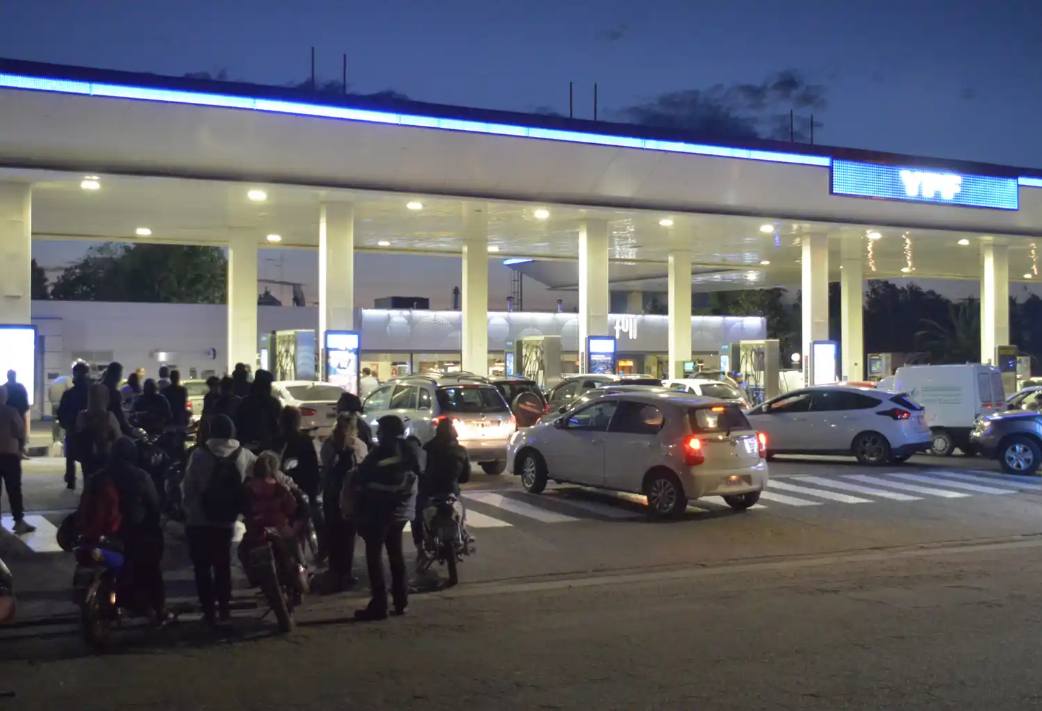 La falta de combustibles generó inconvenientes en la ciudad.