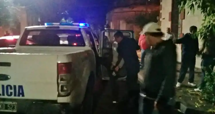 Vecinos atraparon a ladrón que había robado una moto
