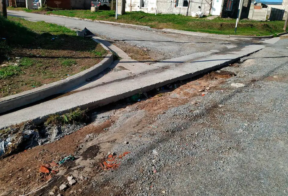 Vecinos de Magallanes al 900 piden asfalto