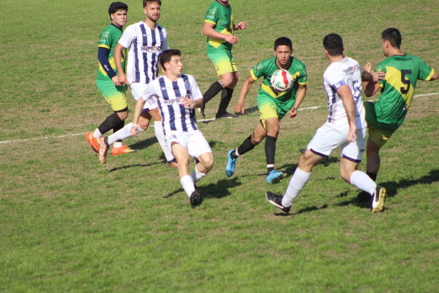 Urquiza viene de empatarle a equipos de punta como Sociedad Sportiva (1-1) y Centro Bancario (2-2) y eso habla por si solo que el técnico Darío Sánchez poco a poco está encontrando el equipo que él pretende para esta etapa final del Campeonato.