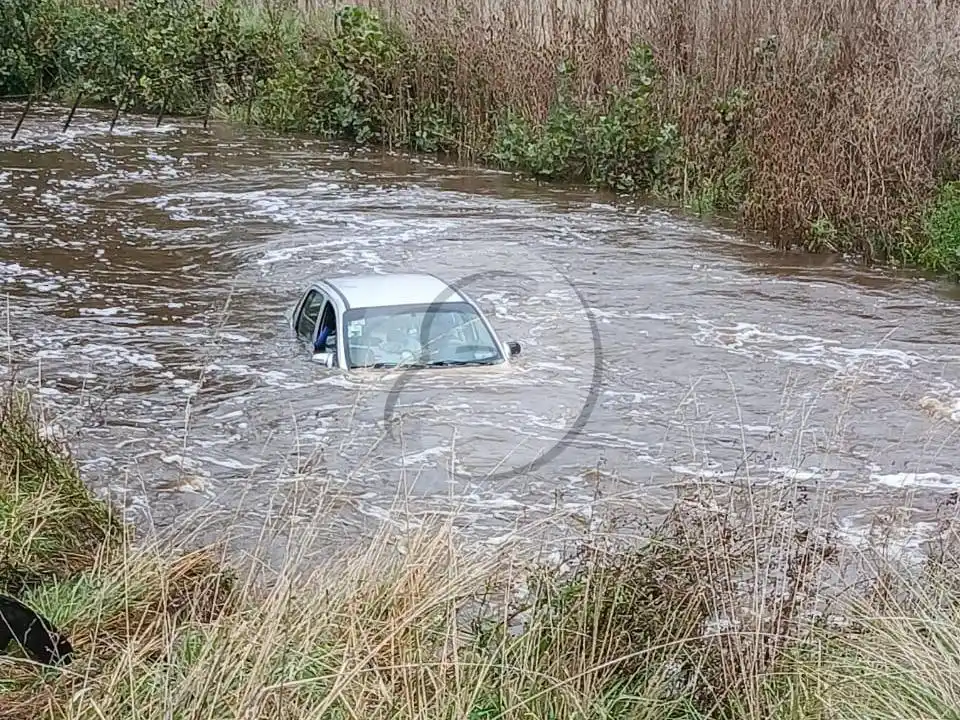 Accidente en Ruta 228: un auto cayó a un arroyo cerca de Energía