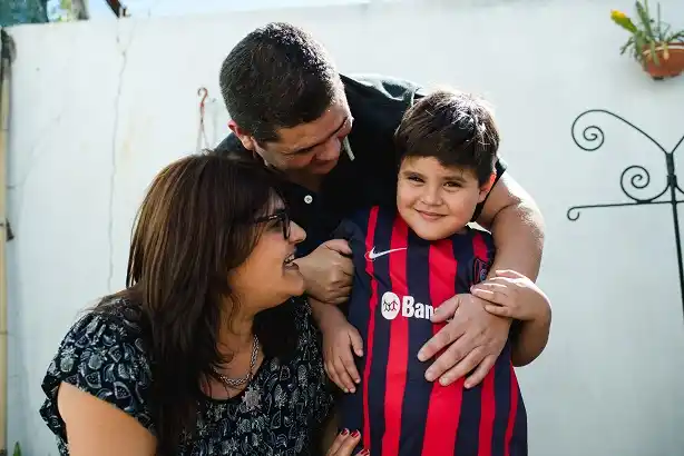 Una mamá le donará un riñón a su hijo Rufino de siete años