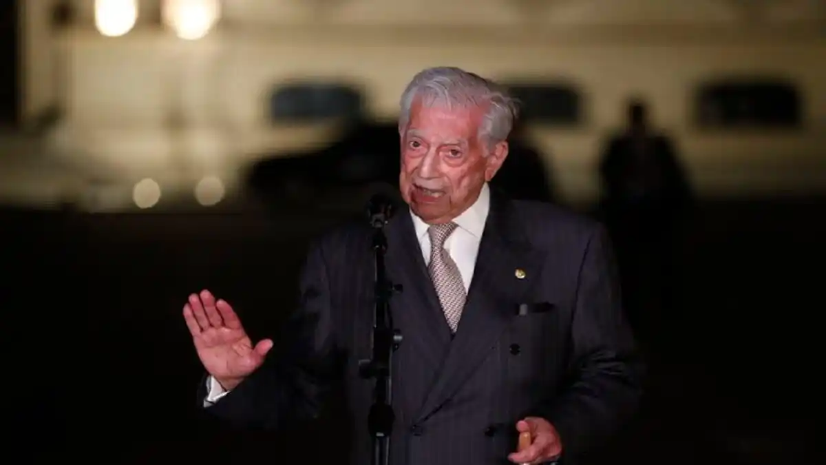 OTRA VEZ POR COVID: Mario Vargas Llosa está hospitalizado en Madrid