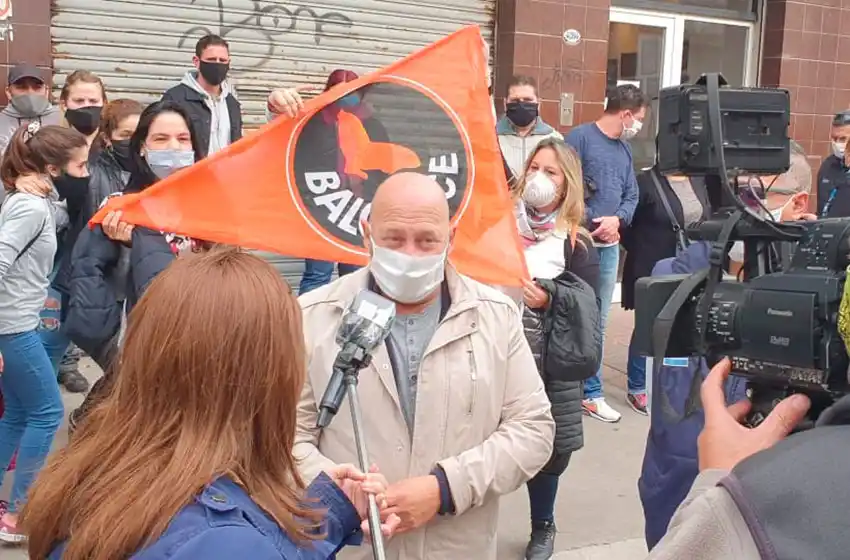 Postres Balcarce: denuncian que la empresa le debe más de $100 mil a cada trabajador