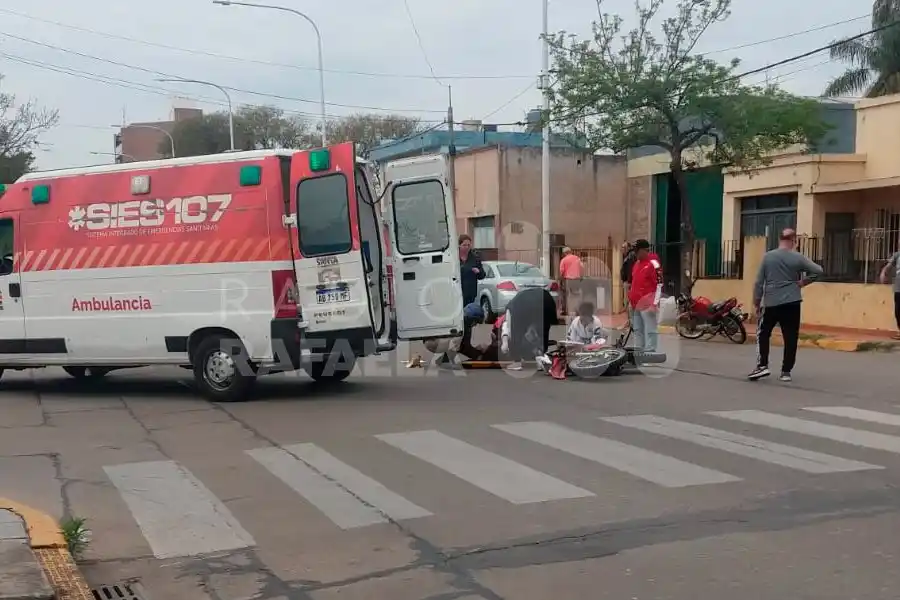 Fuerte accidente de tránsito en Av. Luis Fanti acabó con una pareja de motociclistas lesionados 