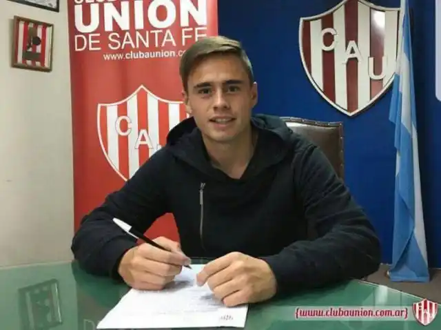 Facundo Britos firmó su primer contrato en Unión