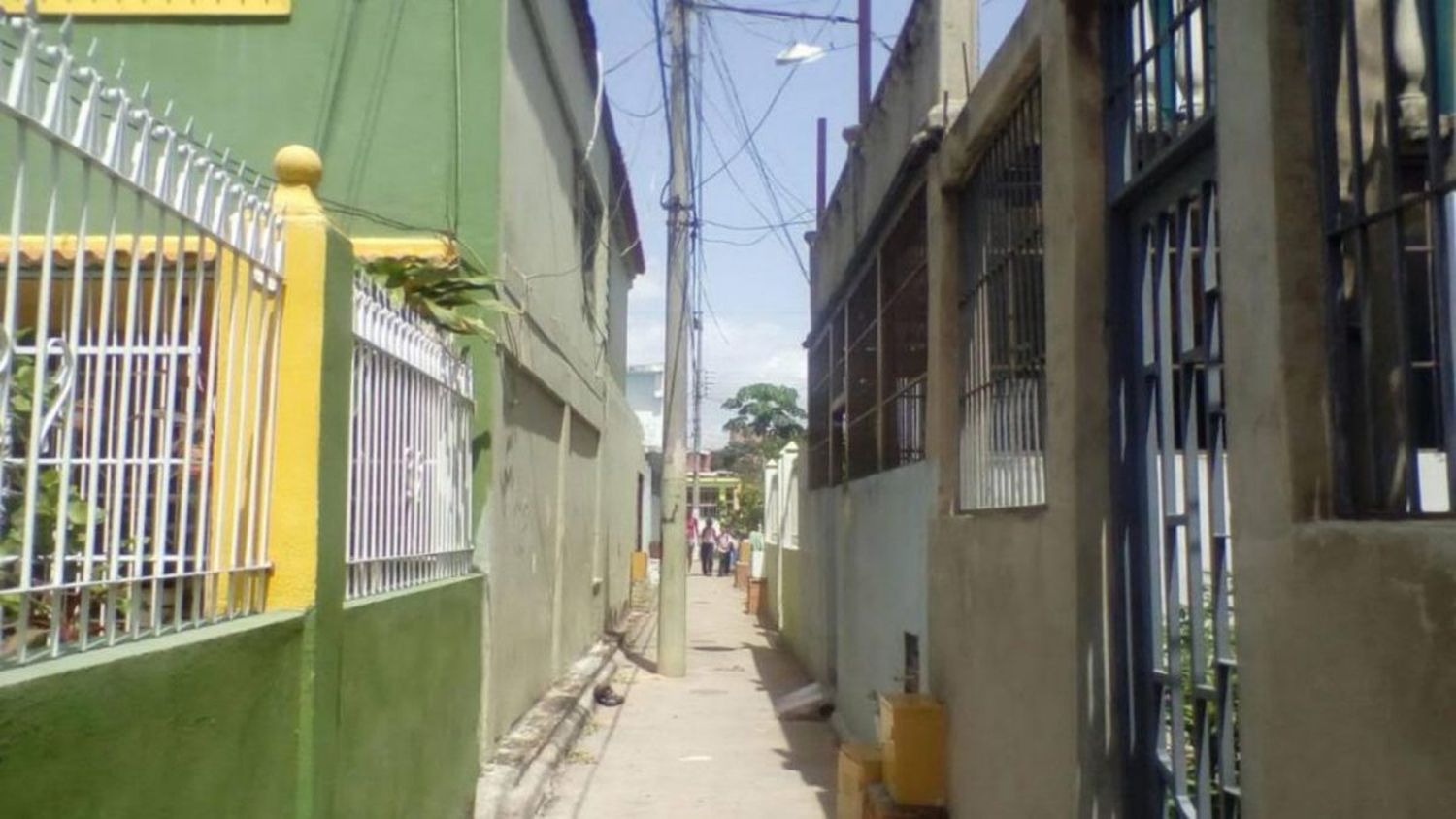 AMARRADA Y ESTRANGULADA vecinos localizaron a una mujer dentro de su casa en Valencia  