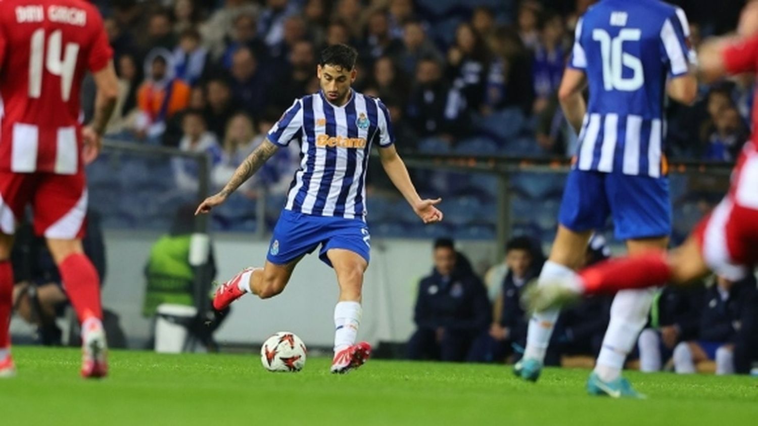 Alan Varela, titular en la caída de Porto