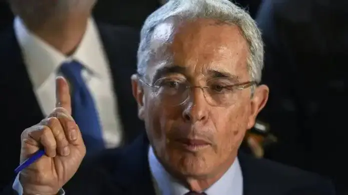 URIBE alerta sobre estabilización de la dictadura en Venezuela y su poder en Colombia