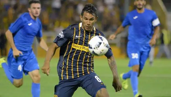Los números de Walter Montoya, por quien pelean River y Boca
