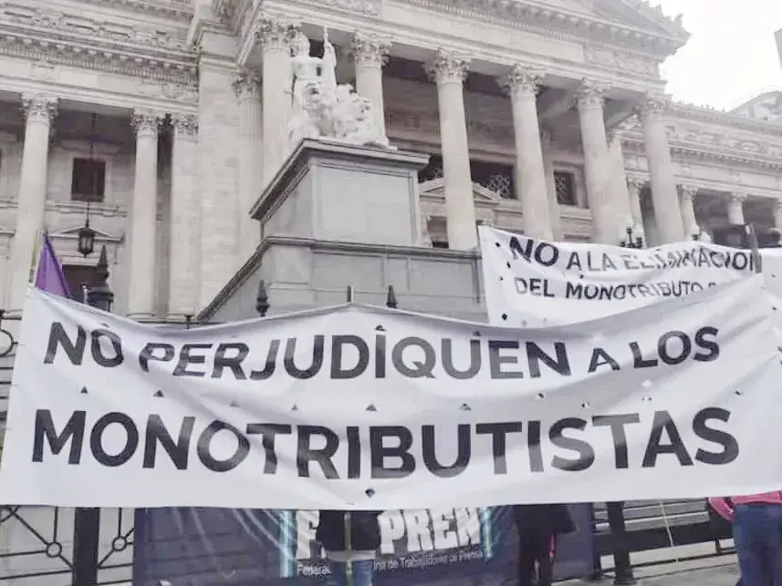 Proponen eximir a monotributistas sobreendeudados del pago por un año del 100% del impuesto a los Ingresos Brutos