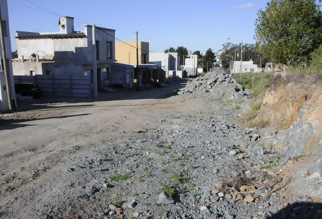 Vecinos del Procrear reclamaron  que saquen las piedras de O'Higgins