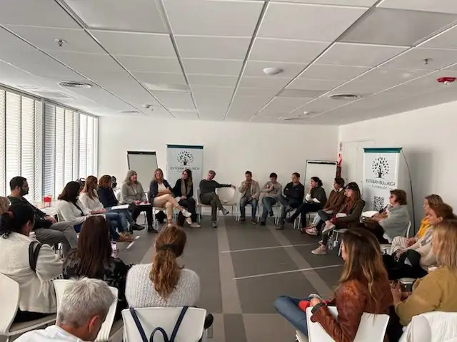 Charla con familiares organizada por la Fundación Esteban Bullrich.