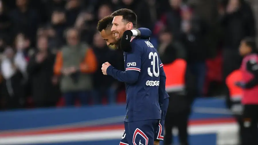 Messi dejó Rosario para regresar a París y sumarse a los entrenamientos del PSG