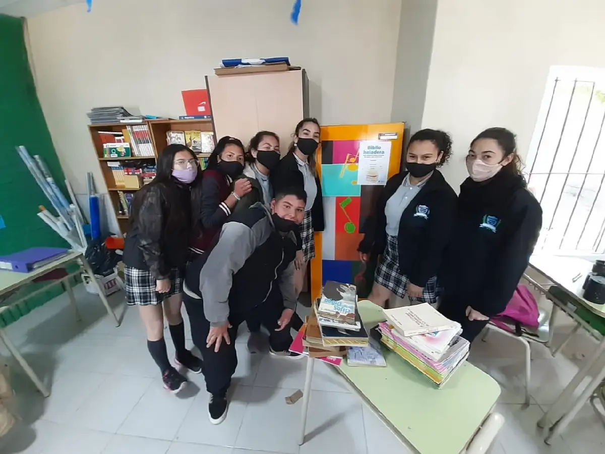 Frontera combina el arte y la cultura con “biblio-heladeras”    