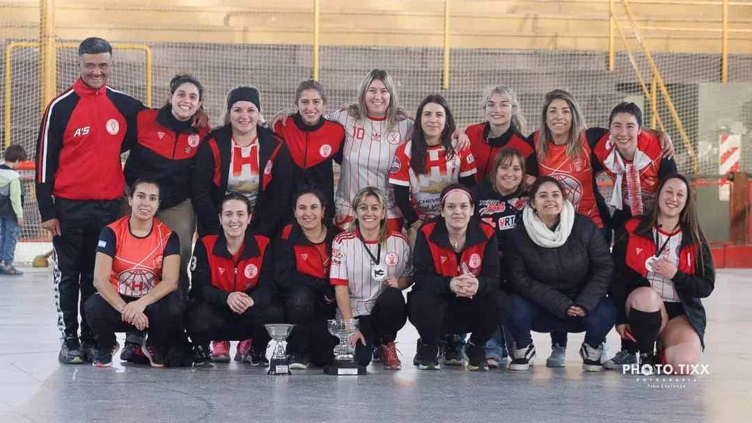 El hockey sobre patines femenino tuvo actividad en el Gigante