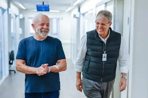Lula deja el hospital tras cirugía craneal: «ESTOY ENTERO»