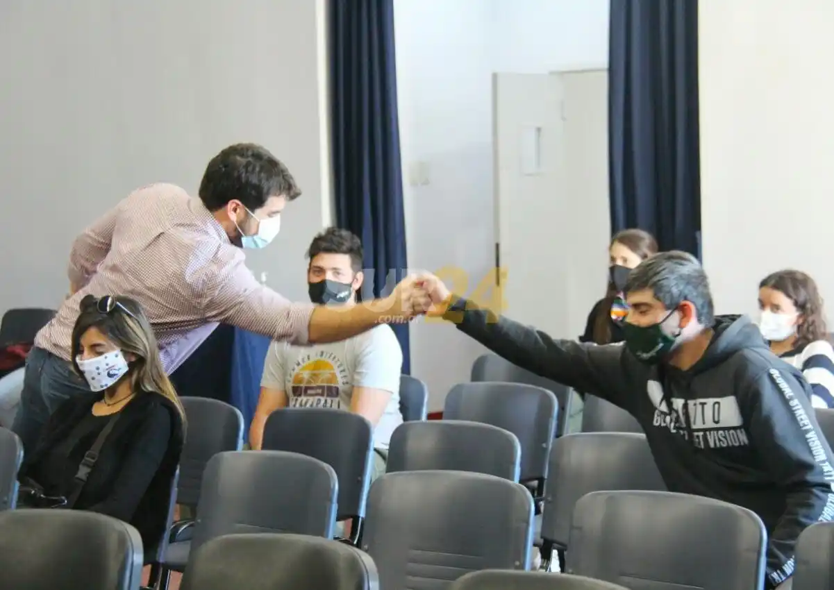 Chiarella brindó su apoyo a voluntarios del programa “Mayores Cuidados”