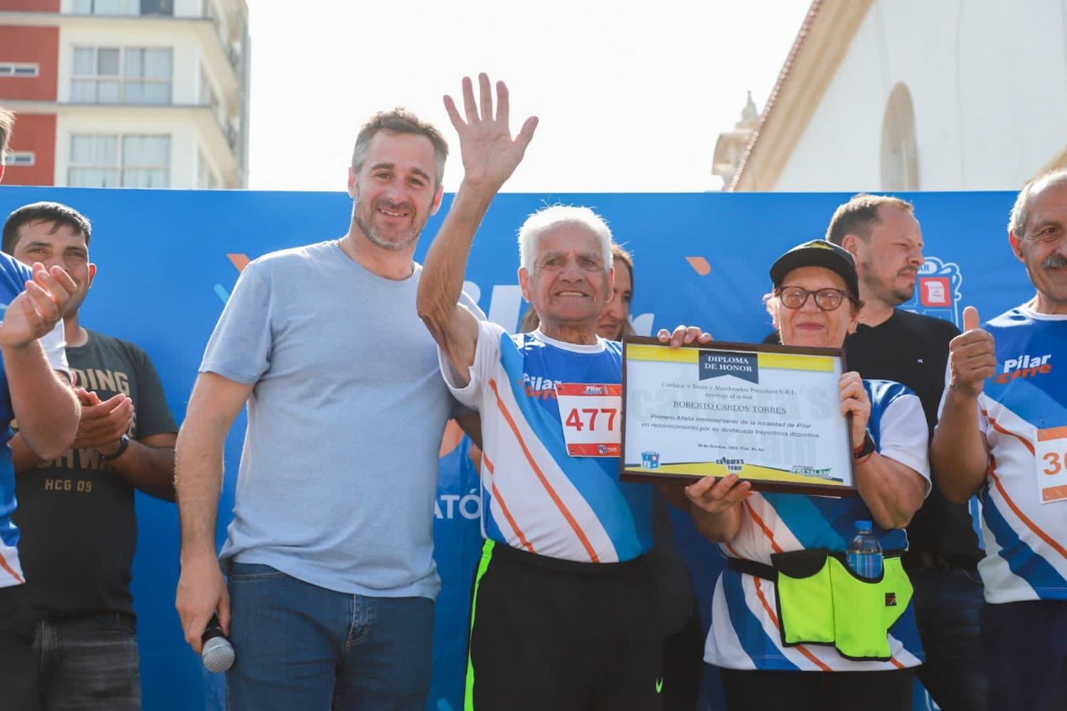 Viejos son los trapos: Vecino de Pilar de 90 años completó la carrera de 5 Kilómetros