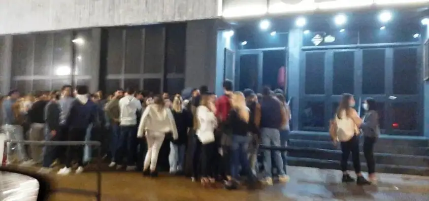 Inspección clausuró un boliche céntrico por no respetar los protocolos y albergar cerca de 250 personas en el lugar