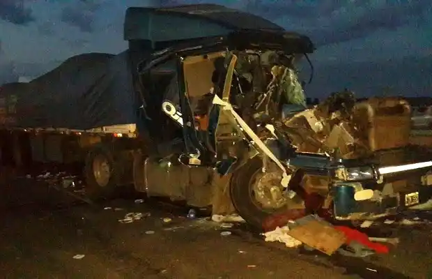 Autovía 14: Choque entre camiones dejó un herido de gravedad  