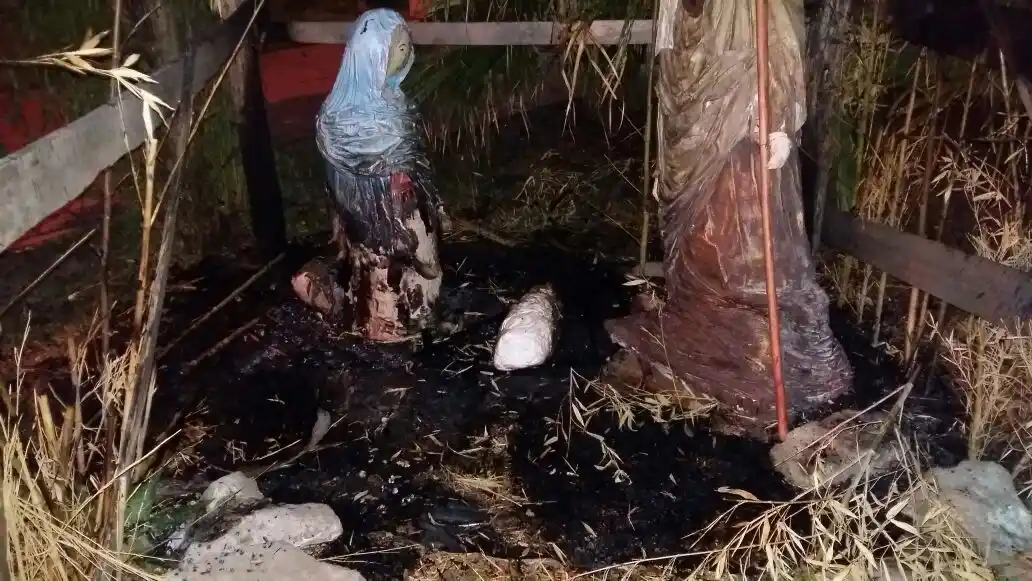 Cuatro adolescentes incendiaron el pesebre de la Parroquia del Rosario