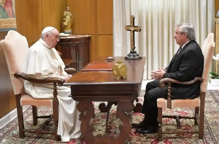 Cuáles fueron los regalos que intercambiaron Alberto Fernández y el Papa Francisco