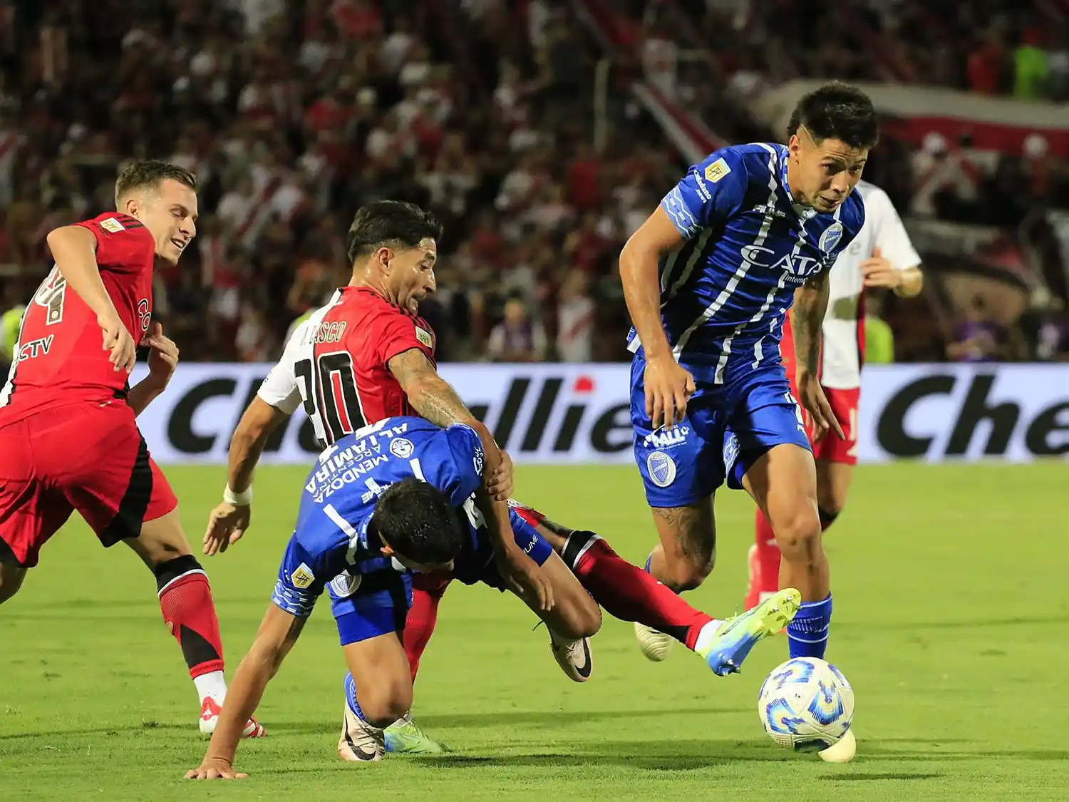 Godoy Cruz le dio pelea a un River con pocas ideas en ataque.