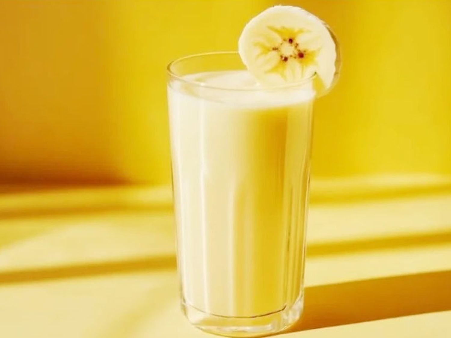 Cuáles son los beneficios del licuado de banana con leche