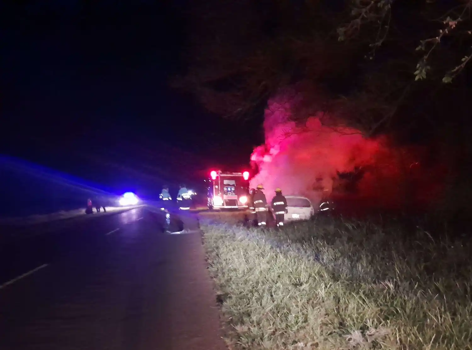 Un incendio destruyó el auto de turistas marplatenses camino a Claromecó