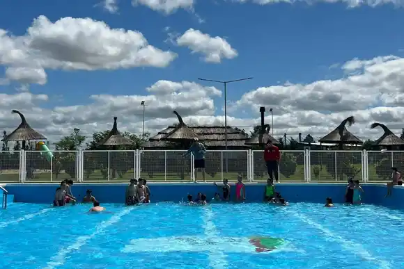El CGE puso en marcha las clases de natación en piletas abiertas como parte del Programa Entrerrianada