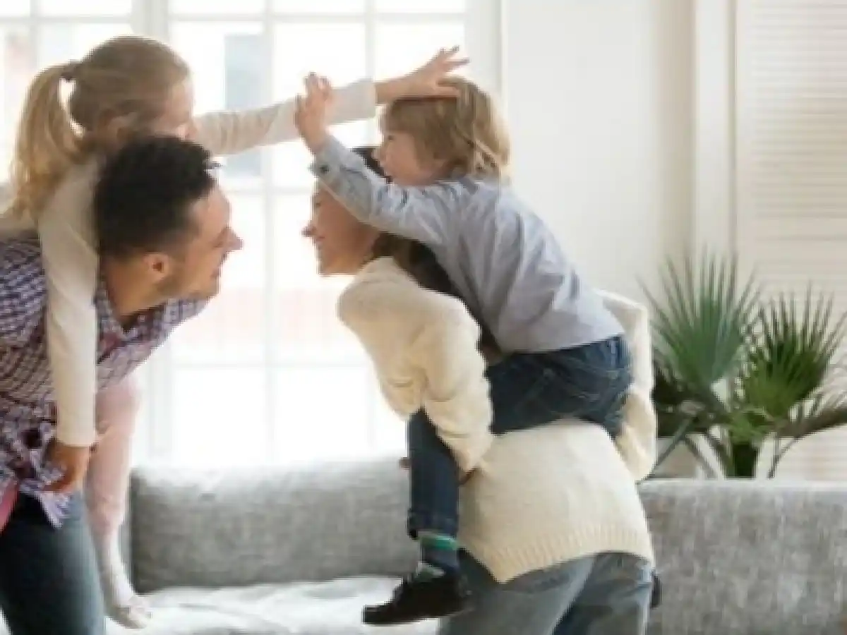 En la cuarentena recomiendan aprender de los chicos, protegerlos y jugar con ellos