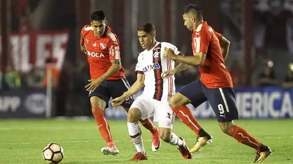 Independiente lo dio vuelta y tomó ventaja ante Flamengo 