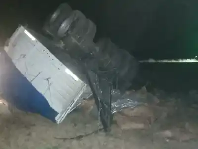 La Francia: vuelco de un camión con acoplado