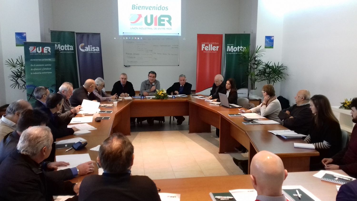 Alarmados por la crisis y el rumbo, los industriales quieren asumir otro rol