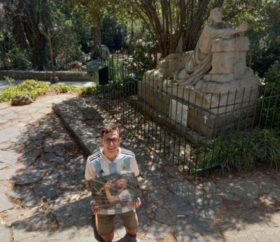 Si Argentina salía campeón prometió hacer el Vía Crucis del Calvario en rodillas y lo cumplió