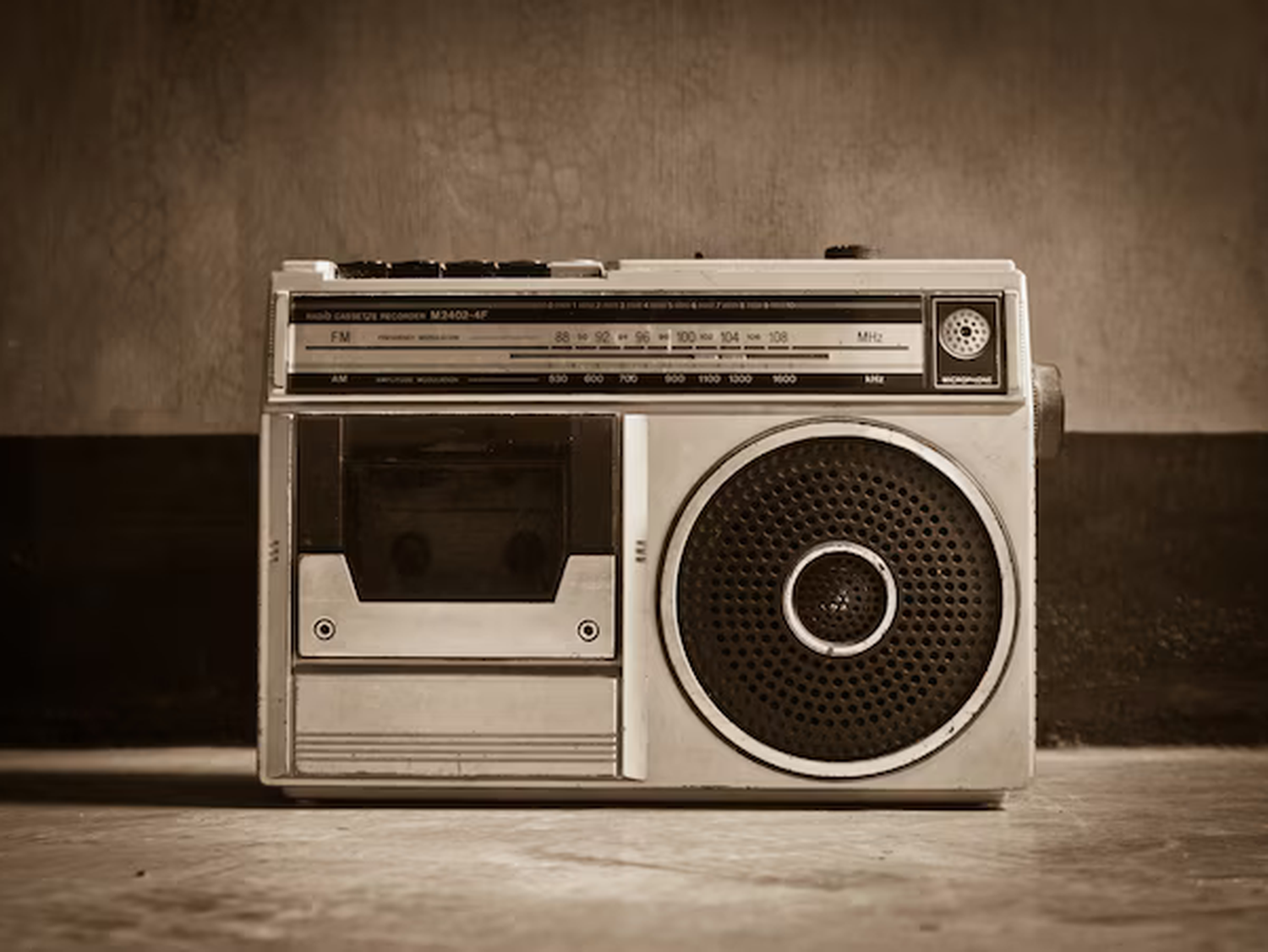 No aguantó el volumen de la radio y... terminó todo mal