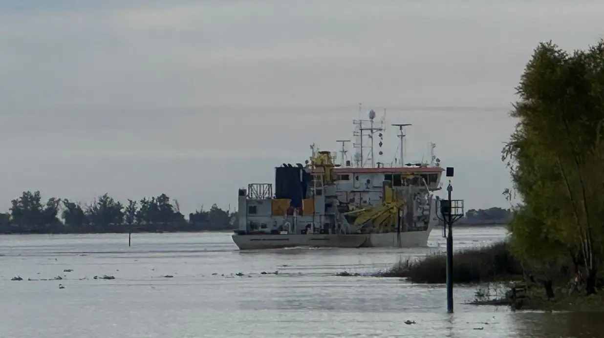 Puerto dragado canal acceso