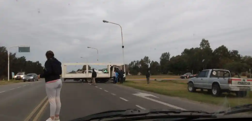 Choque en Ruta 12 y acceso al Parque Industrial